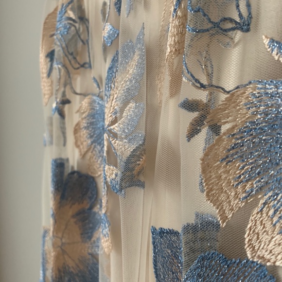 NWT {Adrianna Papell} Embroidered Lace Gown - Picture 3 of 4